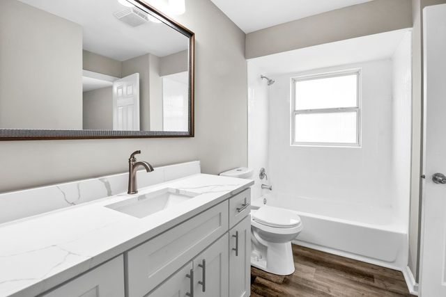 7450 Astor Avenue, Hanover Park, IL 60133