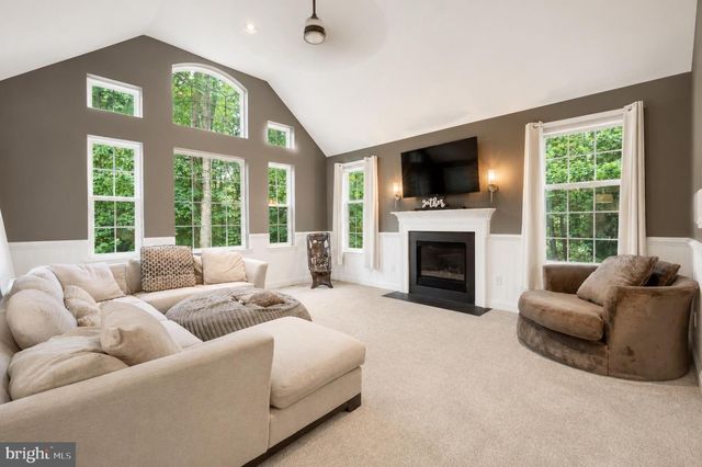 2 GREENBRIAR RD, Mullica Hill, NJ 08062