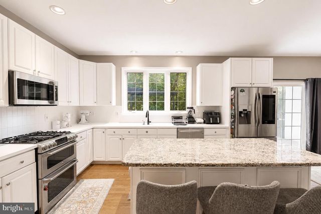 2 GREENBRIAR RD, Mullica Hill, NJ 08062