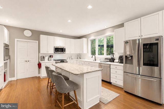 2 GREENBRIAR RD, Mullica Hill, NJ 08062