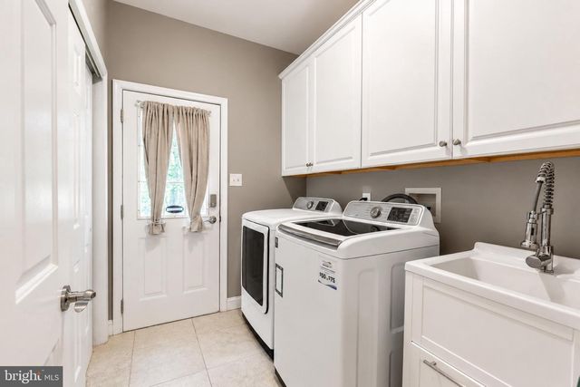 2 GREENBRIAR RD, Mullica Hill, NJ 08062