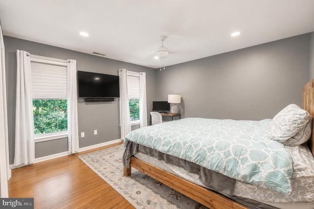 2 GREENBRIAR RD, Mullica Hill, NJ 08062