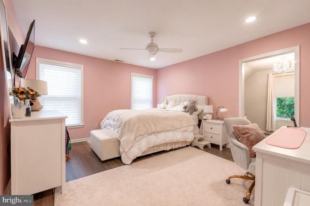 2 GREENBRIAR RD, Mullica Hill, NJ 08062