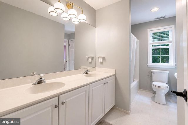 2 GREENBRIAR RD, Mullica Hill, NJ 08062