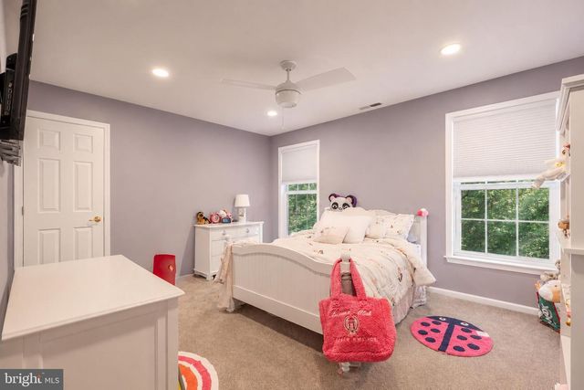 2 GREENBRIAR RD, Mullica Hill, NJ 08062