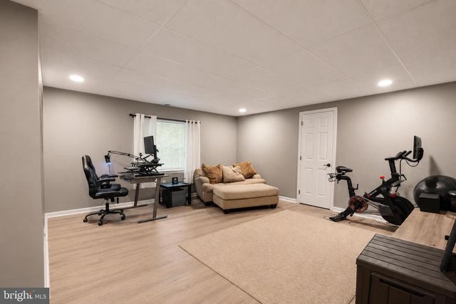2 GREENBRIAR RD, Mullica Hill, NJ 08062