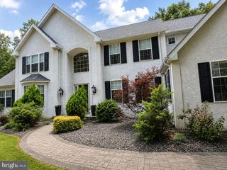 2 GREENBRIAR RD, Mullica Hill, NJ 08062