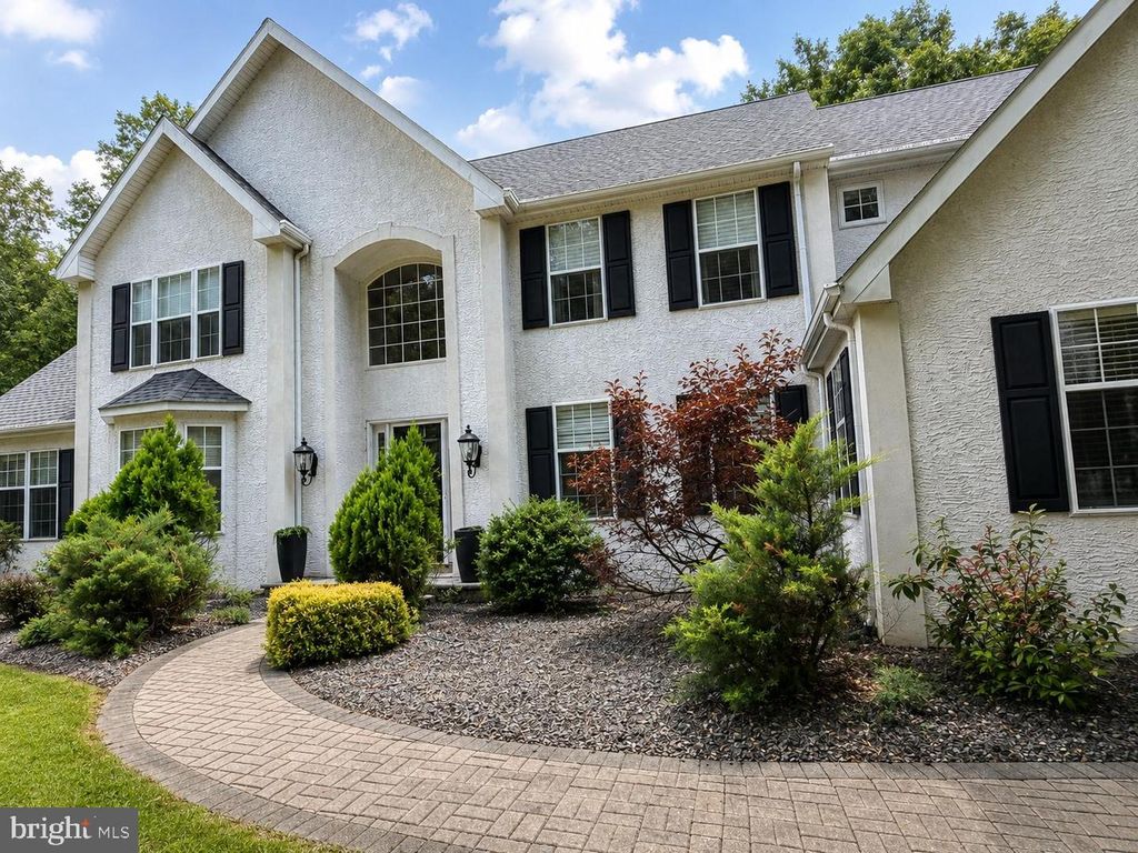 2 GREENBRIAR RD, Mullica Hill, NJ 08062