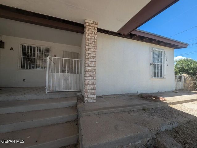 3917 Volcanic Avenue B, El Paso, TX 79904