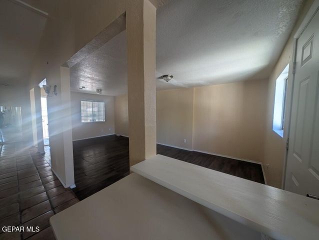 3917 Volcanic Avenue B, El Paso, TX 79904