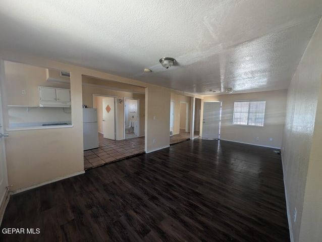 3917 Volcanic Avenue B, El Paso, TX 79904