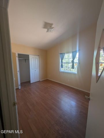 3917 Volcanic Avenue B, El Paso, TX 79904