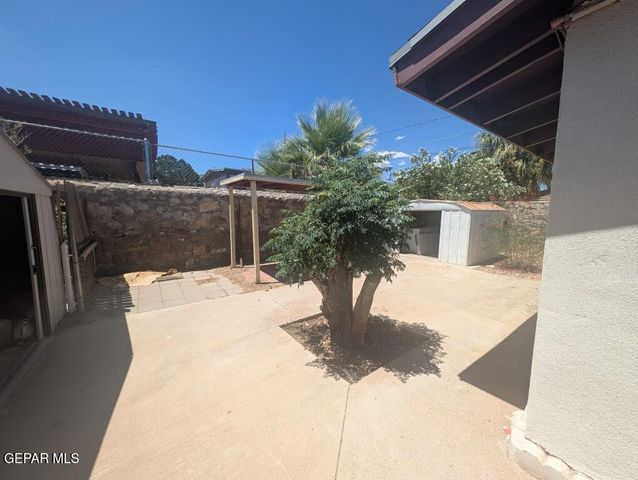 3917 Volcanic Avenue B, El Paso, TX 79904