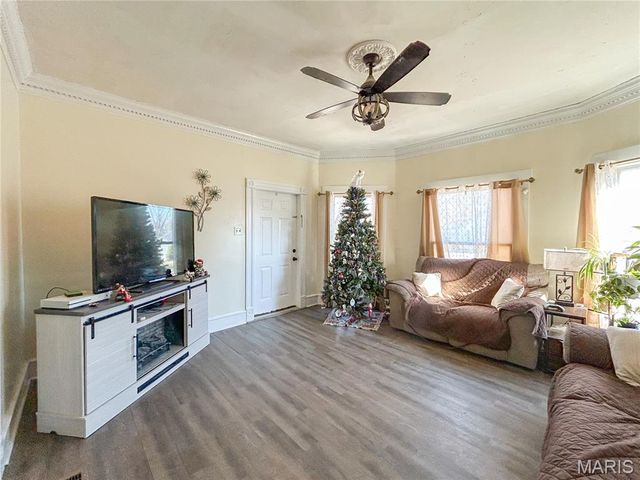 103 S Pershing Avenue, Salem, MO 65560