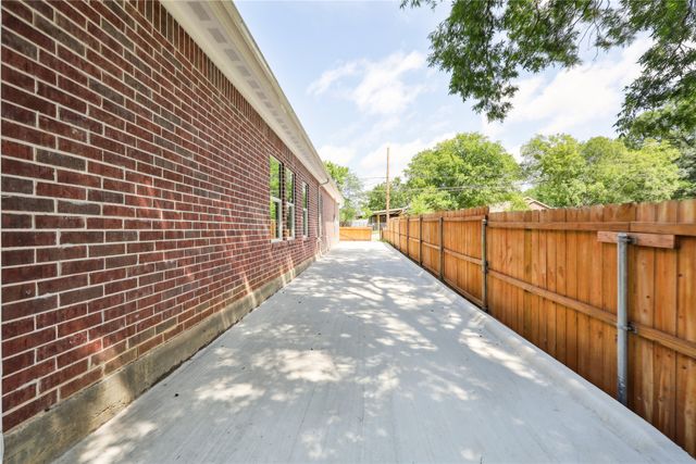 2070 Cool Mist Lane, Dallas, TX 75253