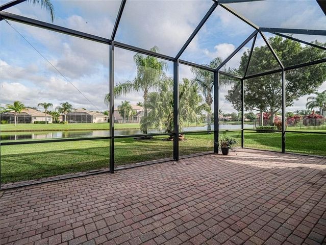 2082 Grey Falcon Circle SW, Vero Beach, FL 32962
