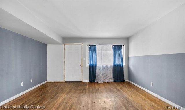 37 E Brooklyn Avenue, Pontiac, MI 48340