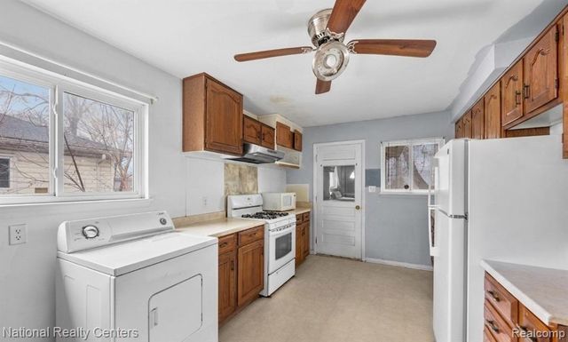 37 E Brooklyn Avenue, Pontiac, MI 48340
