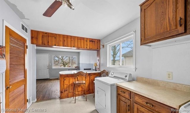 37 E Brooklyn Avenue, Pontiac, MI 48340