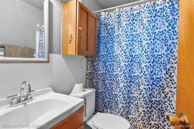 37 E Brooklyn Avenue, Pontiac, MI 48340