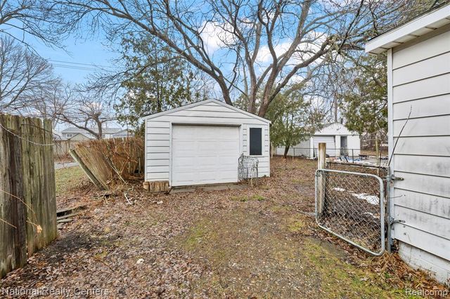 37 E Brooklyn Avenue, Pontiac, MI 48340