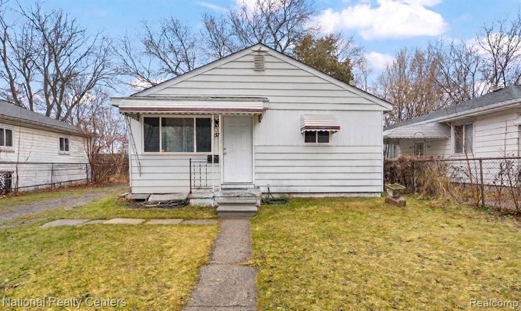 37 E Brooklyn Avenue, Pontiac, MI 48340