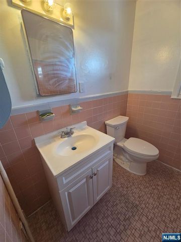 22 Bernice Place, Lodi, NJ 07644