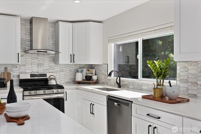 6018 152nd Avenue NE, Redmond, WA 98052