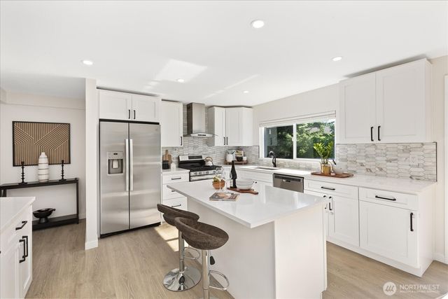 6018 152nd Avenue NE, Redmond, WA 98052