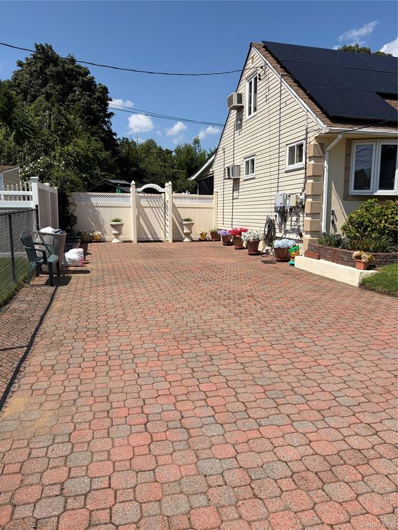 702 Diellen Lane, Elmont, NY 11003 — photo 2
