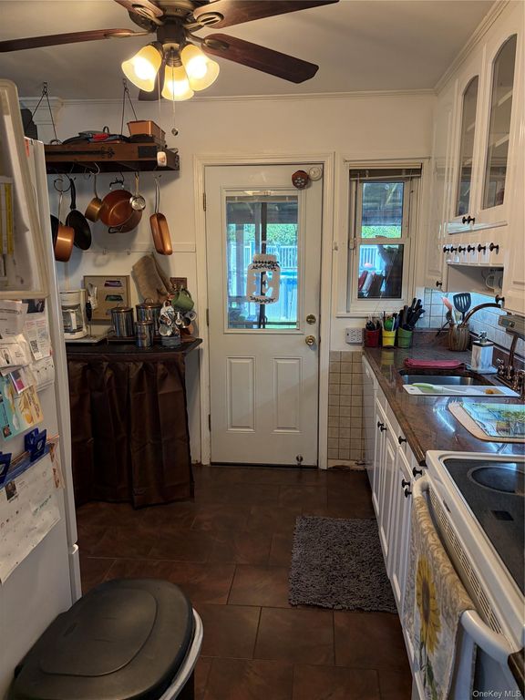 702 Diellen Lane, Elmont, NY 11003 — photo 3