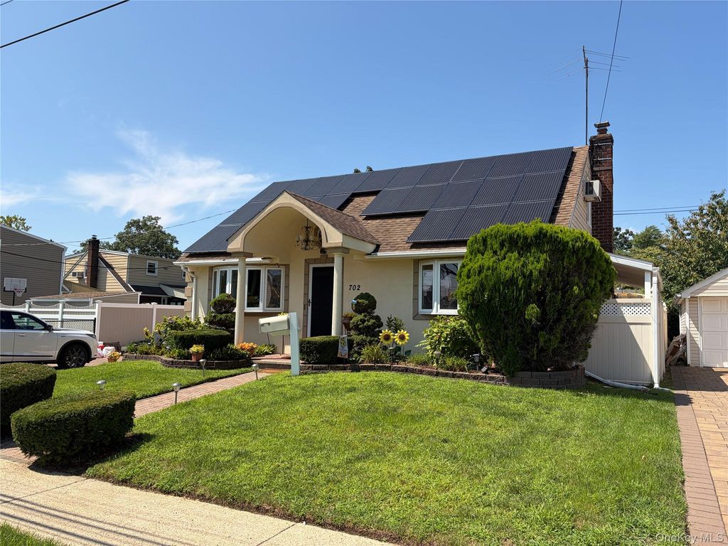 702 Diellen Lane, Elmont, NY 11003 — photo 5