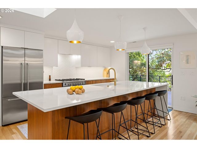 752 LAKE FOREST Dr, Lake Oswego, OR 97034