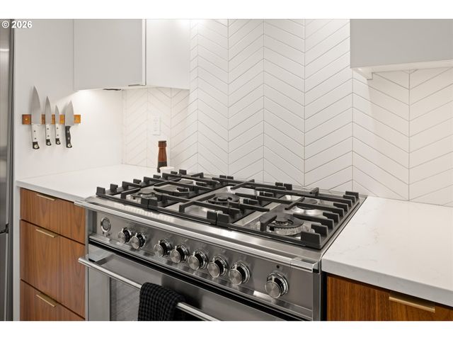 752 LAKE FOREST Dr, Lake Oswego, OR 97034