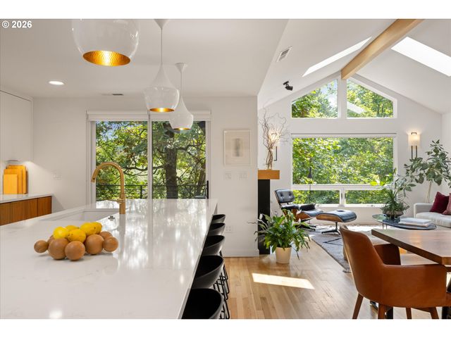 752 LAKE FOREST Dr, Lake Oswego, OR 97034