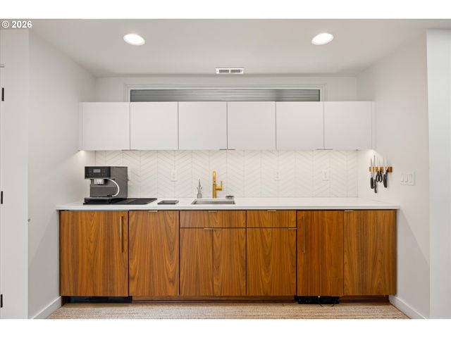 752 LAKE FOREST Dr, Lake Oswego, OR 97034