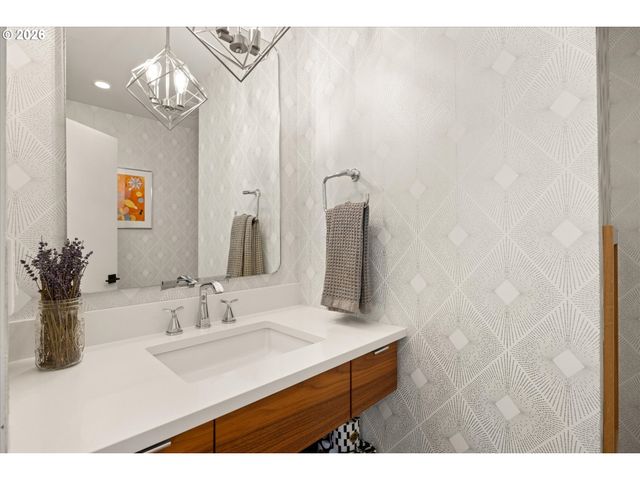 752 LAKE FOREST Dr, Lake Oswego, OR 97034