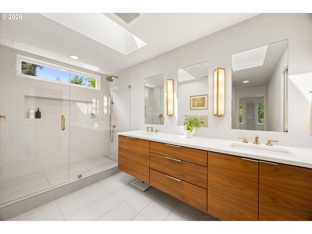 752 LAKE FOREST Dr, Lake Oswego, OR 97034