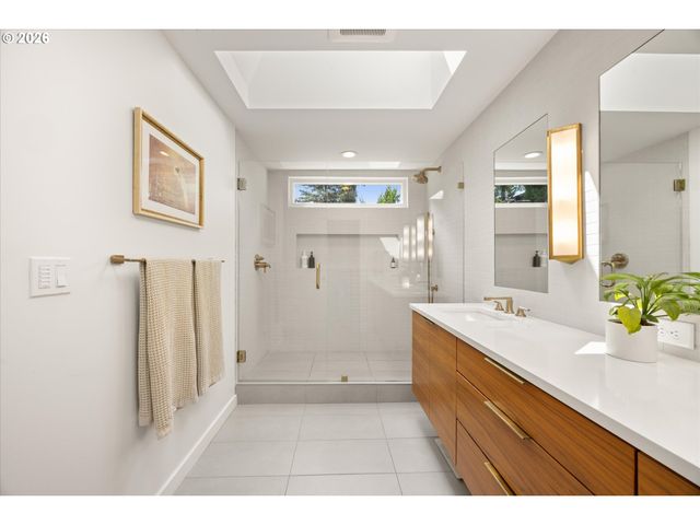 752 LAKE FOREST Dr, Lake Oswego, OR 97034