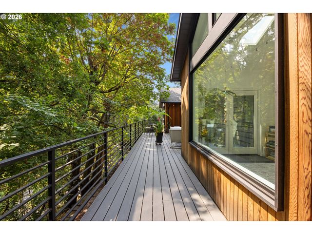 752 LAKE FOREST Dr, Lake Oswego, OR 97034