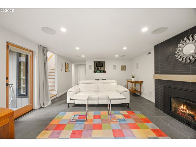 752 LAKE FOREST Dr, Lake Oswego, OR 97034
