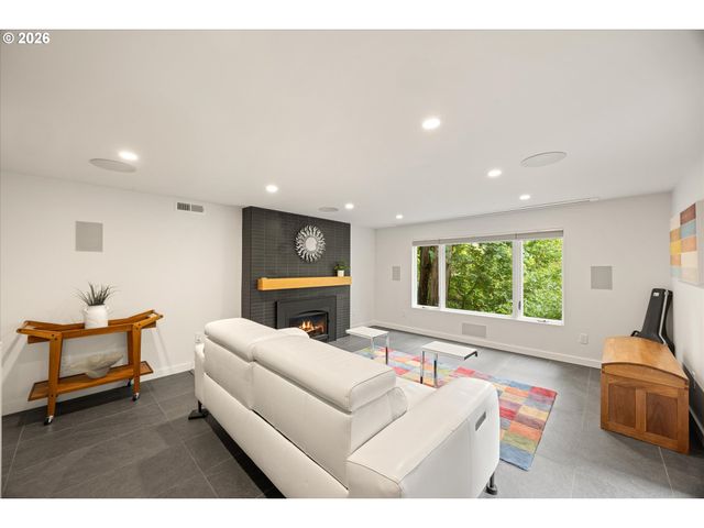 752 LAKE FOREST Dr, Lake Oswego, OR 97034