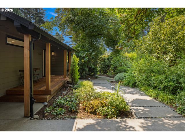 752 LAKE FOREST Dr, Lake Oswego, OR 97034
