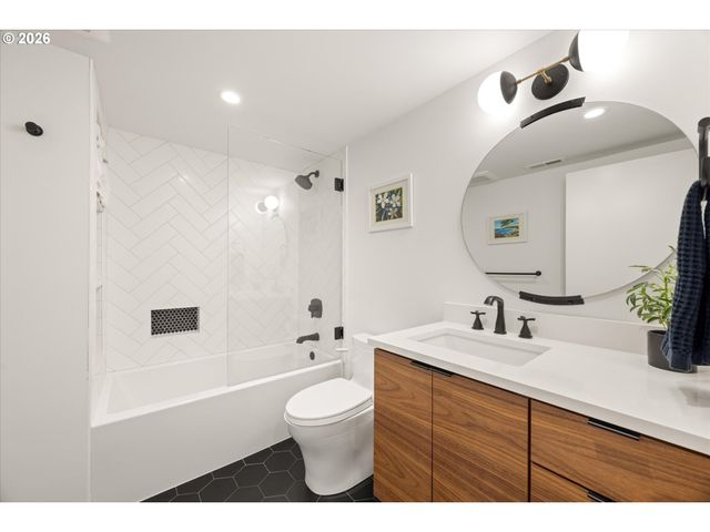752 LAKE FOREST Dr, Lake Oswego, OR 97034
