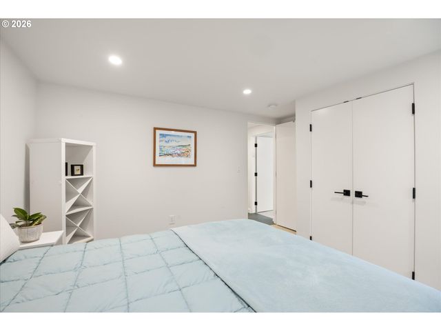 752 LAKE FOREST Dr, Lake Oswego, OR 97034