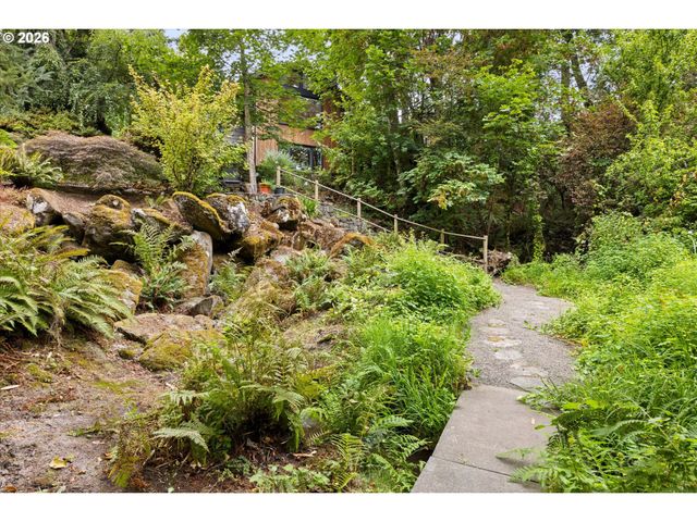 752 LAKE FOREST Dr, Lake Oswego, OR 97034