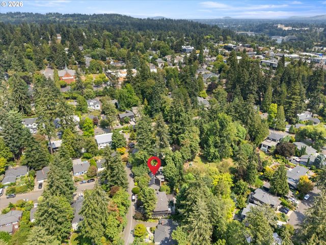 752 LAKE FOREST Dr, Lake Oswego, OR 97034