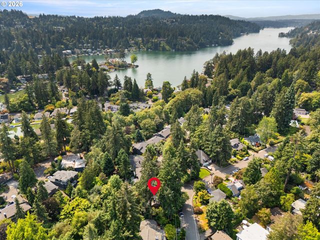 752 LAKE FOREST Dr, Lake Oswego, OR 97034