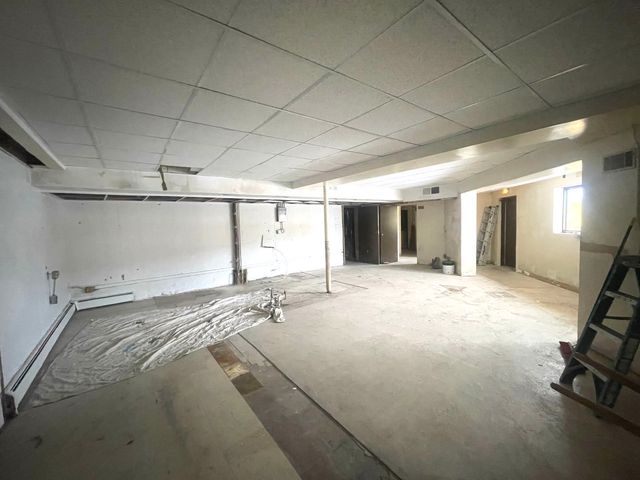 4300 Amelia Avenue, Lyons, IL 60534