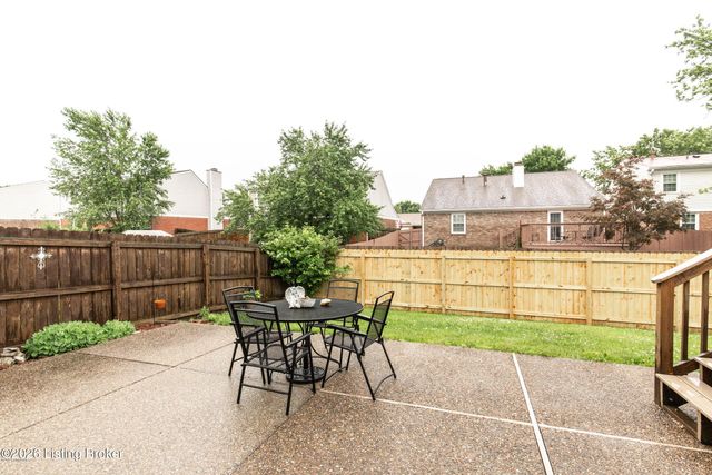 10206 Brownhurst Ct, Louisville, KY 40241